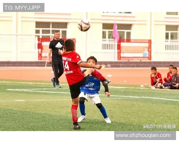 在绿茵场上闪耀的足球明星们与他们的精彩瞬间